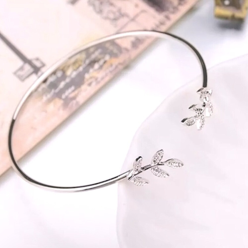 💜10/$25💜NEW Silver Floral Cuff Bracelet